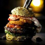 This is the most expensive burger in the world, the price is about 4 lakh rupees!